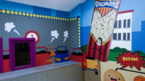 Murali con palomitas pintado en sala de juegos infantil