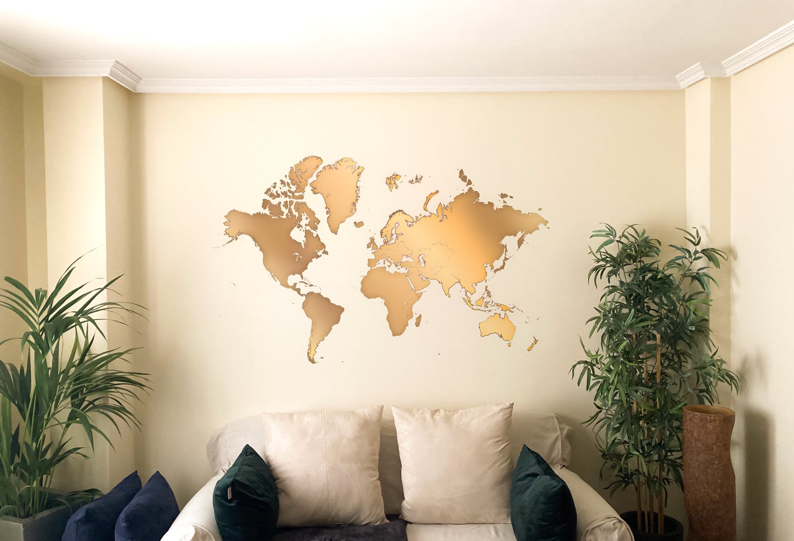 Murales del Mapa mundi pintados en paredes de casa