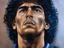detalle de rostro del mural de maradona