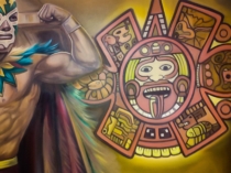 Detalle de mural de luchador mexicano sobre pared