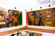 Mural mexicano personalizado para restaurante con boxeo y lucha libre