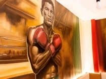 Detalle de boxeador en mural mexicano pintado con spray