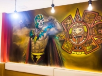 Mural de lucha libre pintado en pared interior