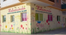 Mural-pintado-a-mano-en-fachada-de-escuela