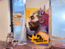 Mural de kobe bryant hecho con graffiti