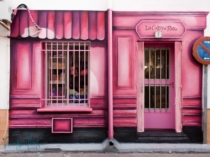 Murales-pintados-exterior-trampantojo-tienda-rosa