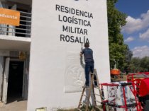 Proceso de rotulación con pintura del pabellón Rosalía