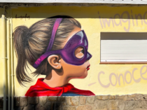 mural-graffiti-niña-con-mascara
