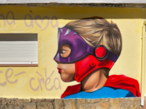 mural-graffiti-niño-con-mascara