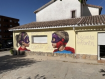 mural terminado en la fachada de la escuela infantil