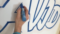 Marcado de las letras durante la creación del mural